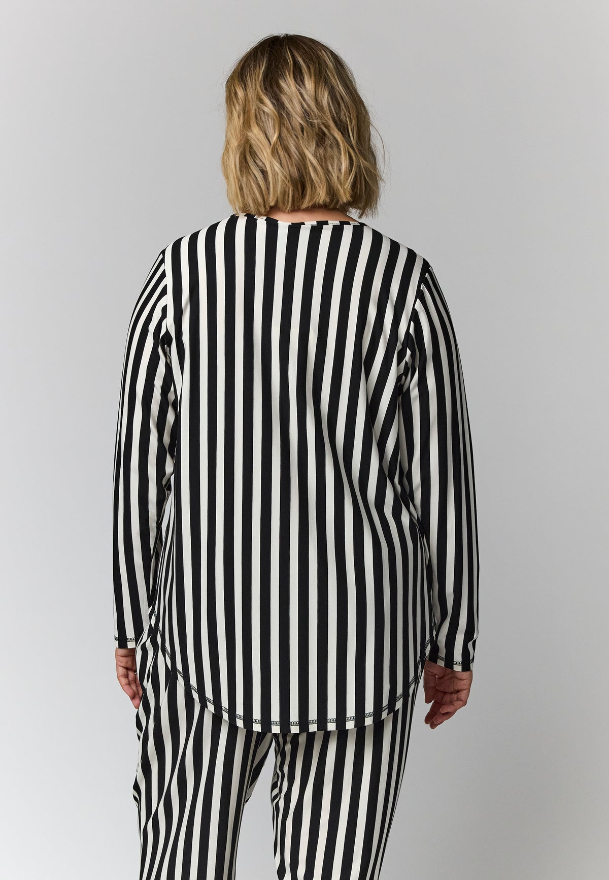 Gozzip Woman Gitte t-shirt with long sleeves with stripe T-Shirt Black/Offwhite stripes