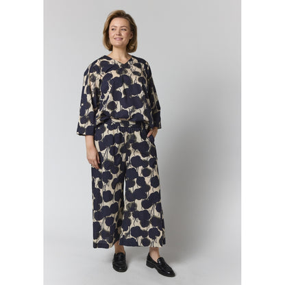 Gozzip Woman GElse-Marie Blouse Blouse Sand with black flowers