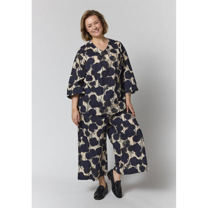 Gozzip Woman GElse-Marie Blouse Blouse Sand with black flowers