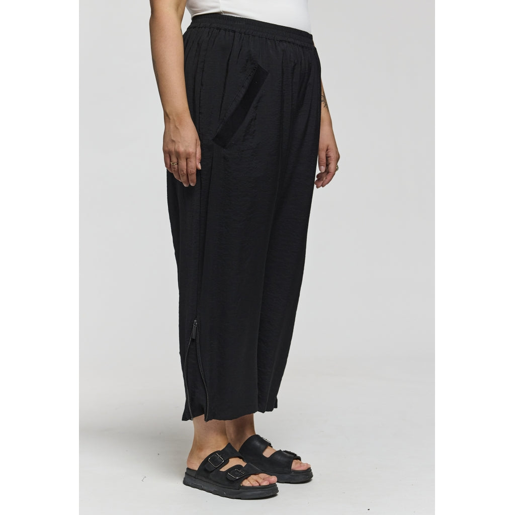 Gozzip Woman GHailey trousers Trousers Black