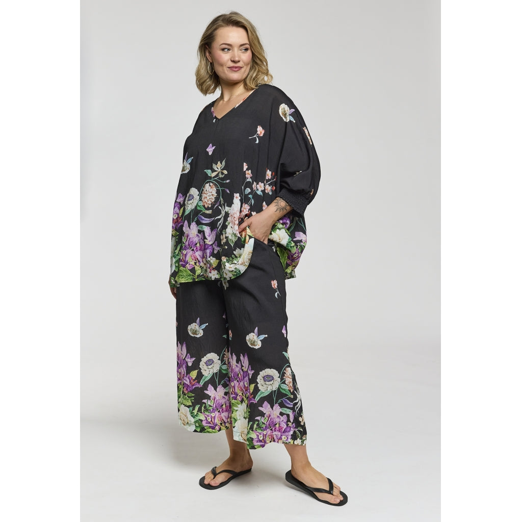 Gozzip Woman GLila Oversize Blouse Oversize Blouse Black with flower