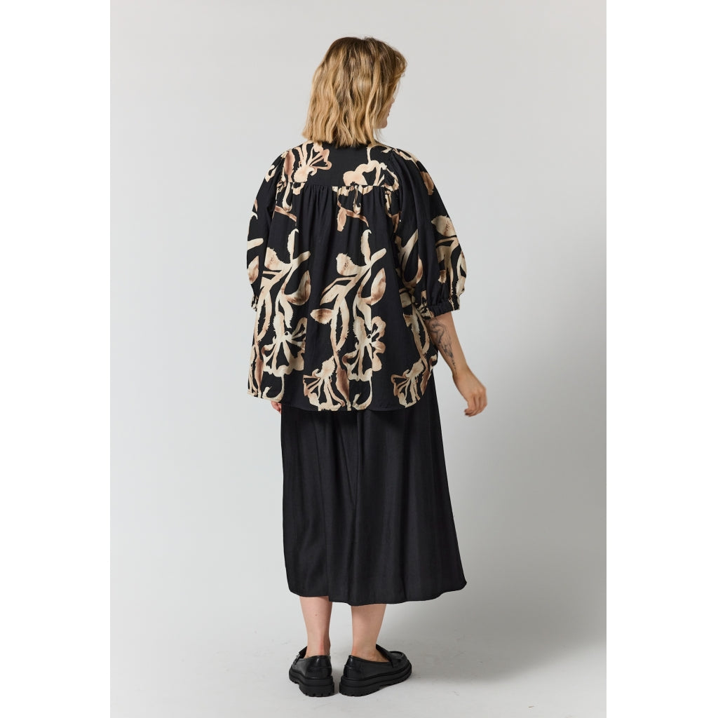 Gozzip Woman GMalou Blouse Blouse Black with offwhite brown leaves