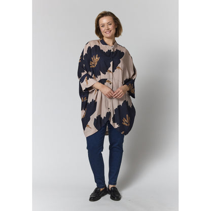 Gozzip Woman GSilje oversized cardigan Cardigan Sand with big black flowers