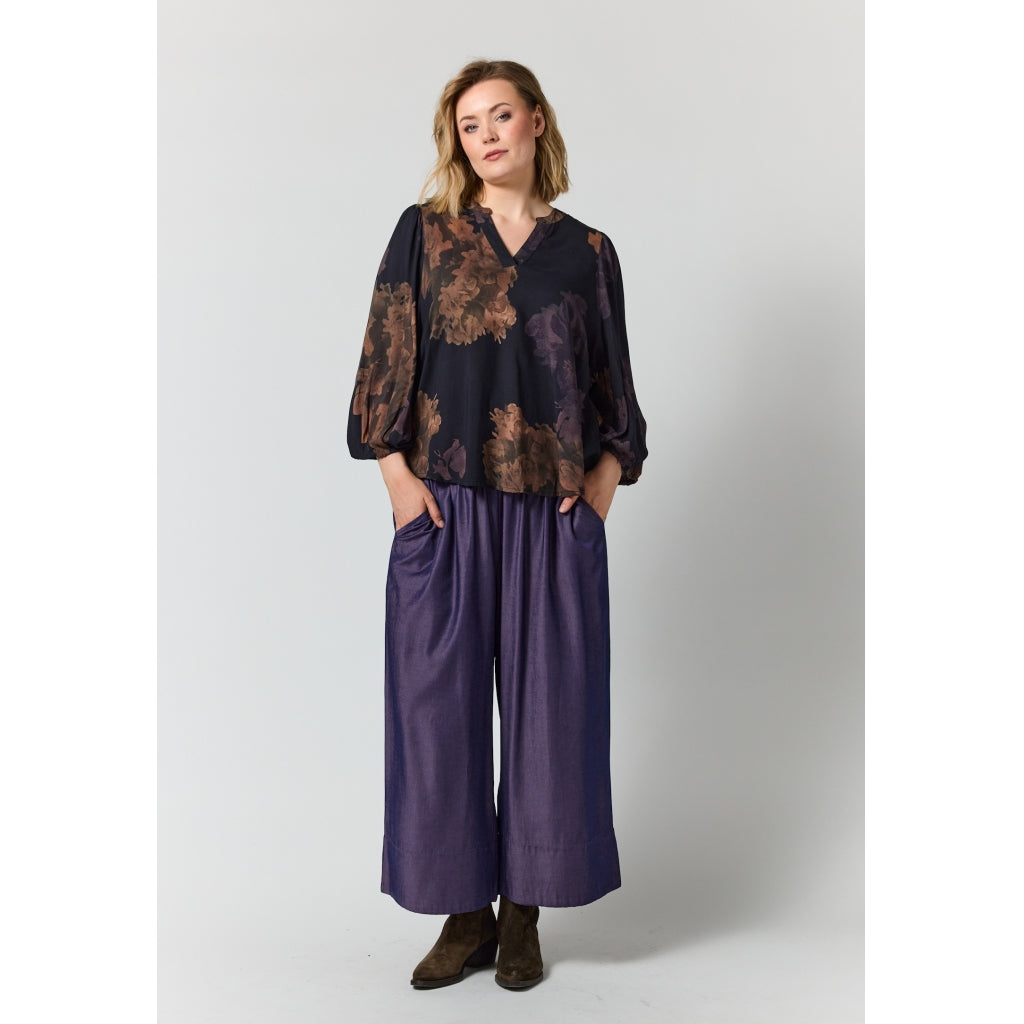 Gozzip Woman GVilde Blouse Blouse Black with big flowers